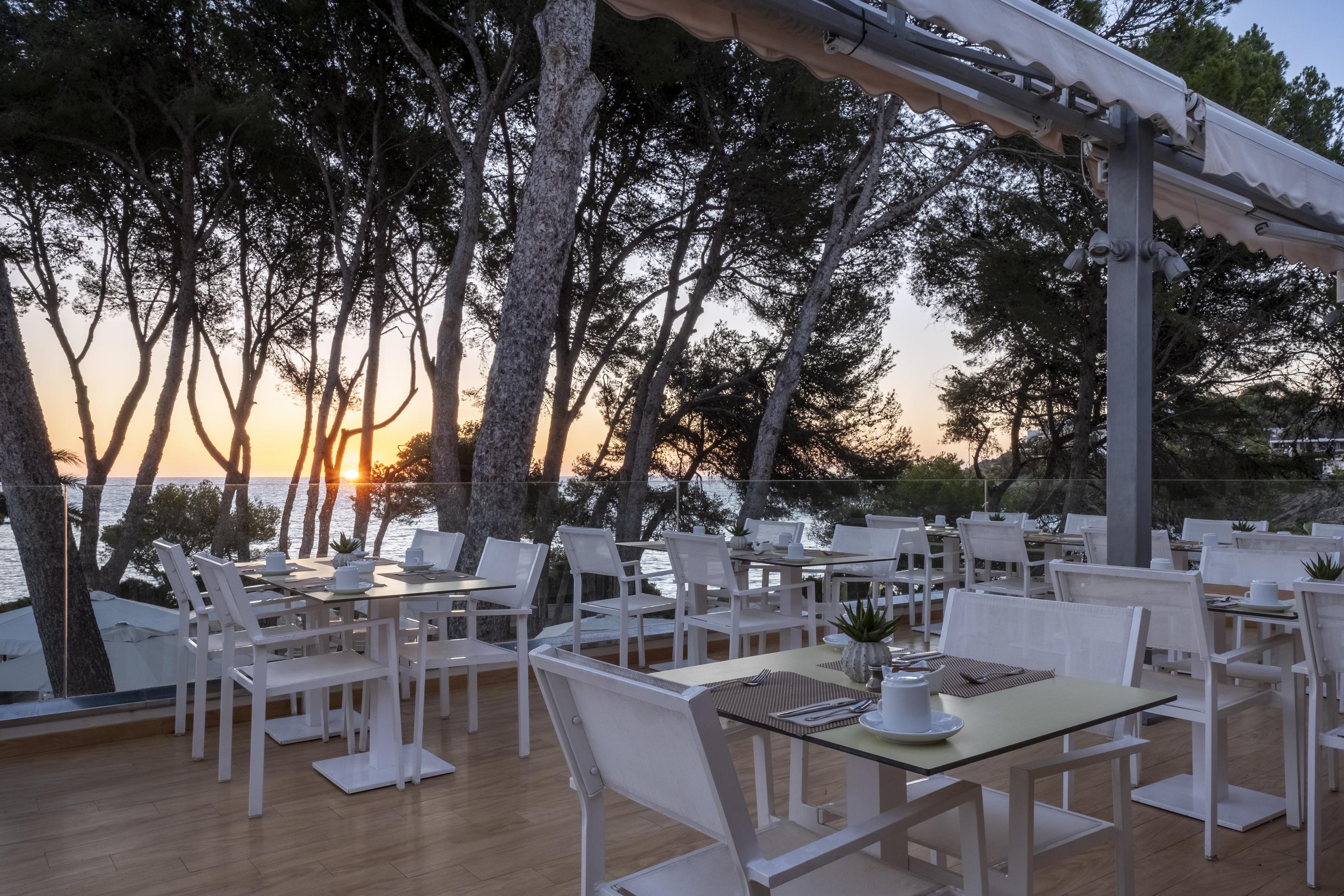 Iberostar Waves Pinos Park Hotel Font de sa Cala Exterior photo